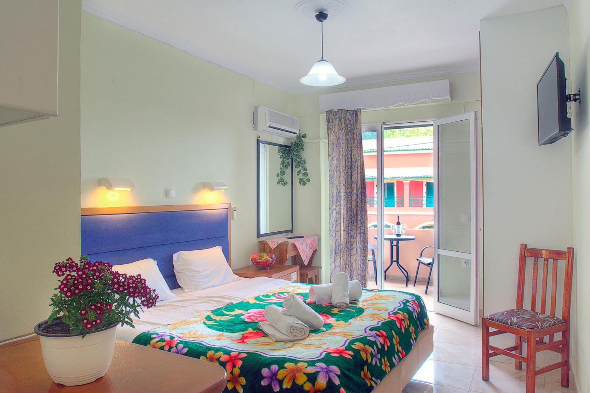 Delphi Aparthotel Agios Gordios  Exterior photo